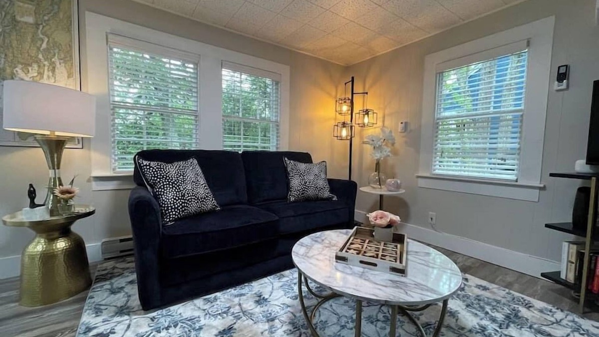 Edgecomb Cottage | Spacious 1 Bedroom Close to Everything 4