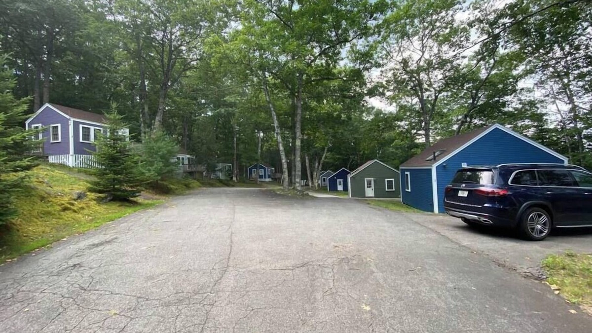 Edgecomb Cottage | Spacious 1 Bedroom Cottage Close to Everything 3