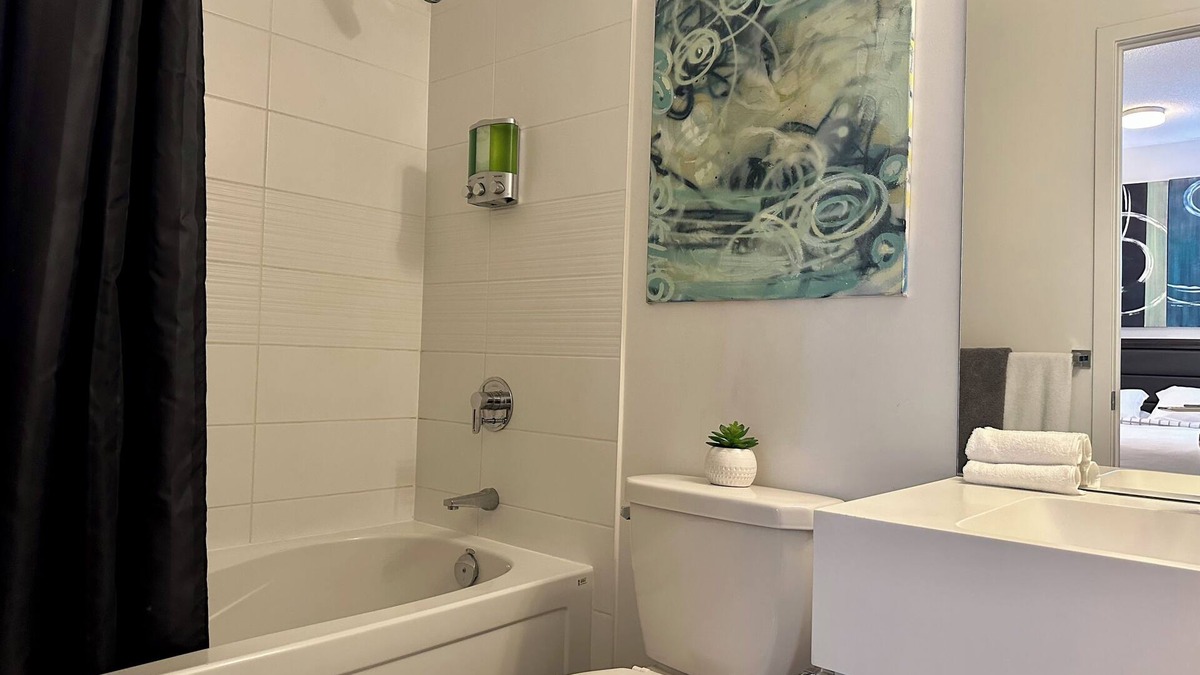 CityPlace Apartment | Spacious 1 bedroom + den w/parking