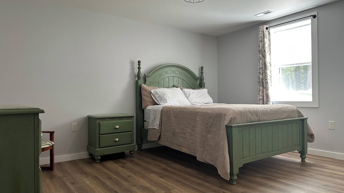 Palmyra Apartment | Spacious 1-bedroom apartment in Scottsville.
