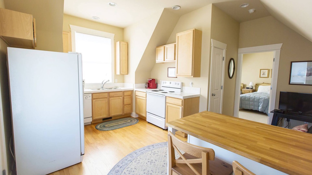 North Central Westminster Apartment | Spacious 1 Bedroom Apartment Centrally Located between Denver and Boulder.