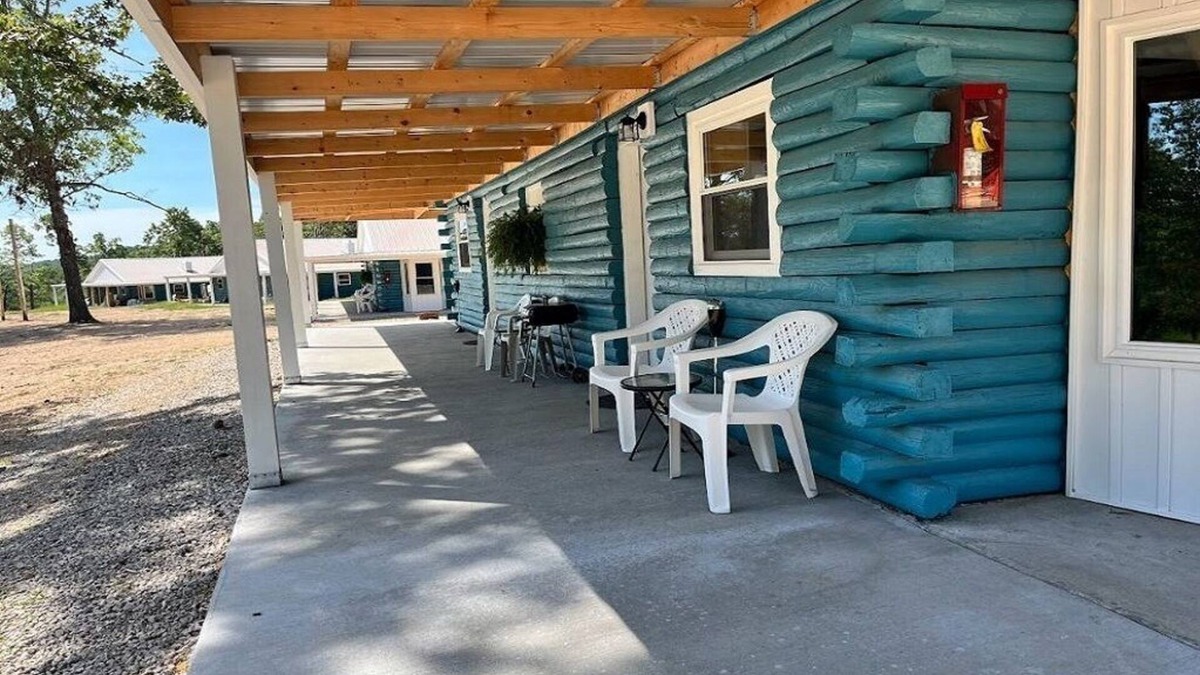 Lebanon Cabin | Spacious 1-bedroom with Loft Located 3 miles from Bennett Springs State Park