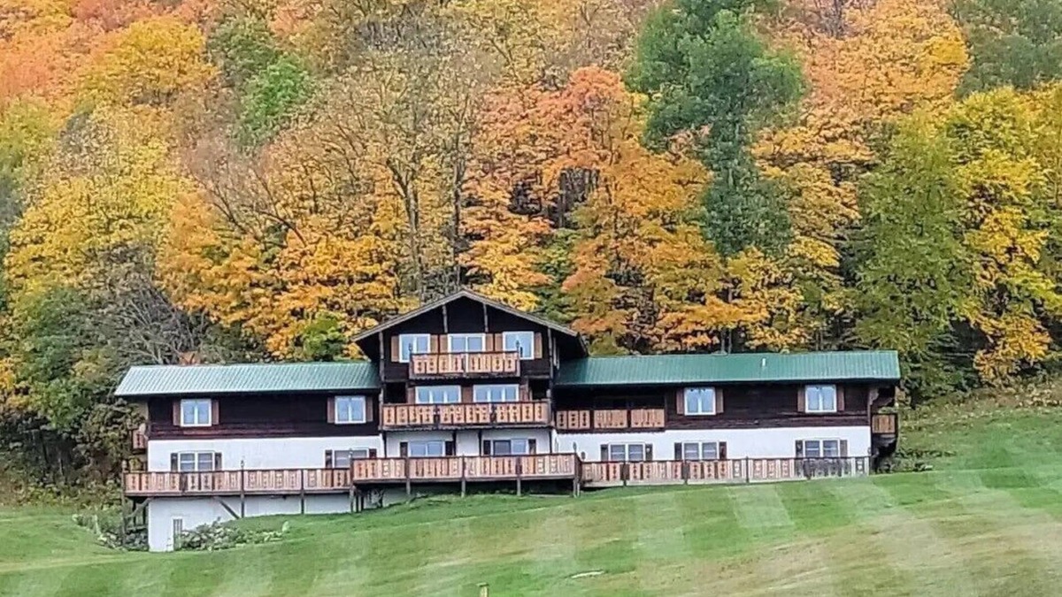 Upson Ski Chalet | Spacious 10-bedroom chalet with WiFi and AC in delightful Upson - Floor 2