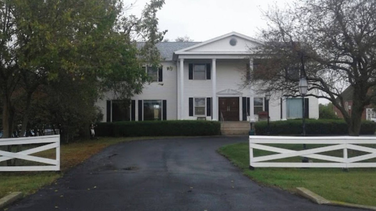 Bradford House | Spacious 10-bedroom house in delightful Bradford. Perfect for weddings