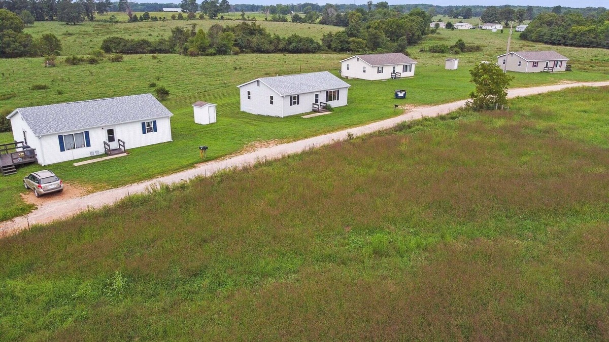 Dora Cabin | Spacious 1200sf cabin (6) in Ozark County near the river! Pets Ok!