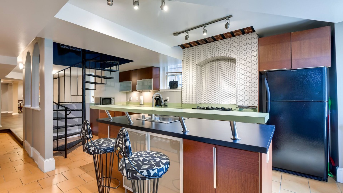 Reservoir Hill Apartment | Spacious 1890s Brownstone: Walk to Druid Hill Park