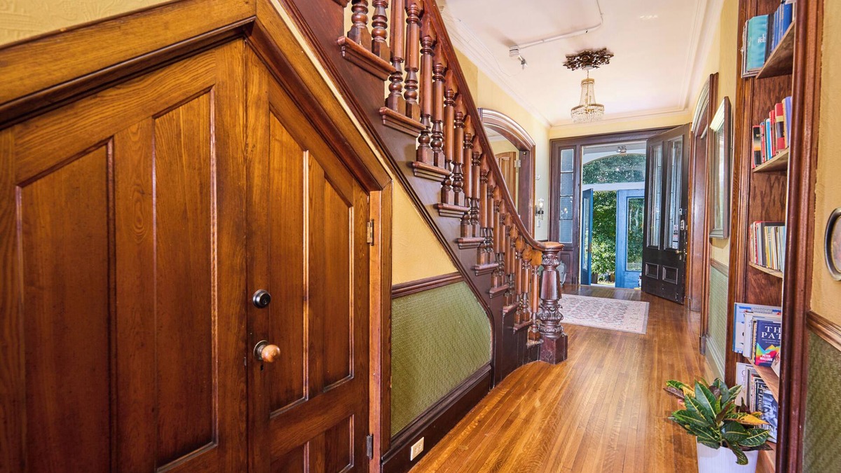 Fair Haven Heights House | Spacious 18th Century Victorian Mansion - Sleep 16+ Large Group
