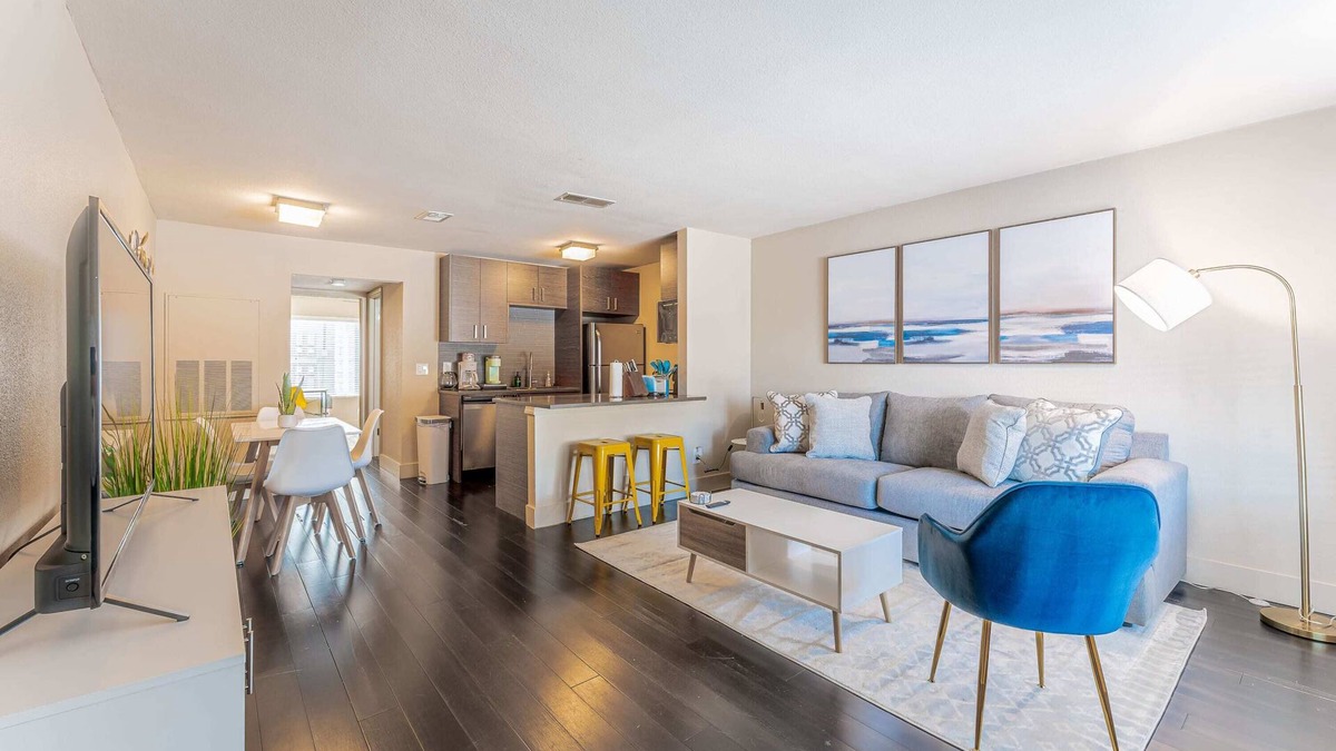 Riverside Apartment | Spacious 1BR close to Downtown w fast wifi