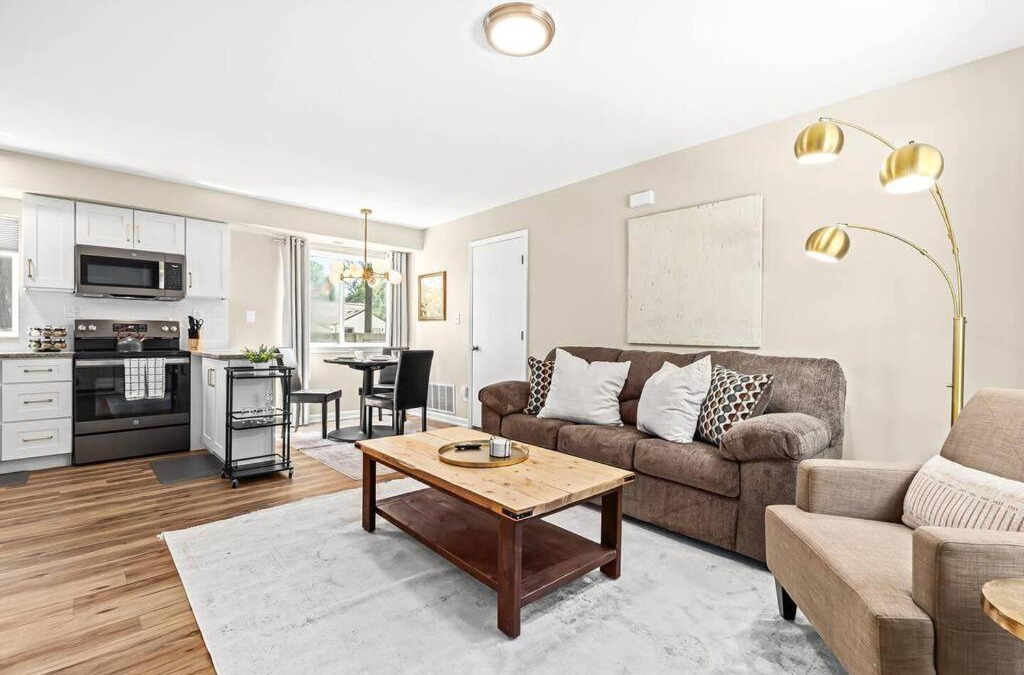 Roseville Apartment | Spacious 1BR Flat, Workspace, King Bed