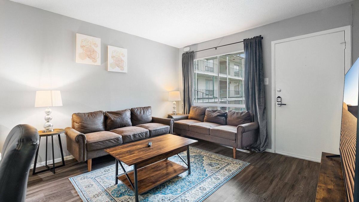 North University Apartment | Spacious 1BR in Hydepark Austin 9134