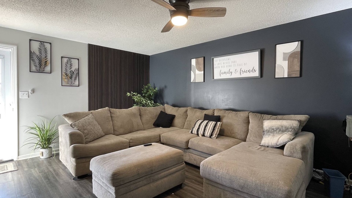 Lexington - Salisbury Apartment | Spacious 1king bd/2queen 15mins polar express