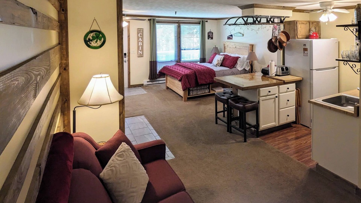Snowshoe Condo | SPACIOUS 1st Flr Studio 3 min Walk 2 Slopes, Bike-friendly, Ridgewood #50