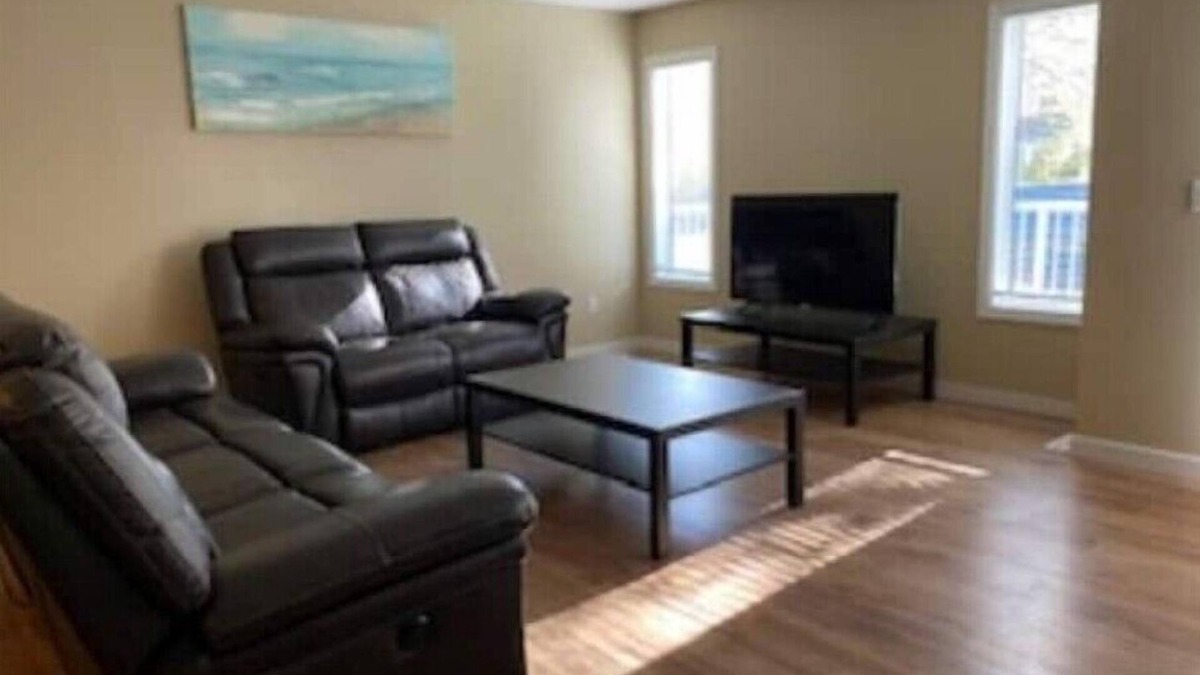 Regina House | Spacious 2 Bdm. Accessible.nn