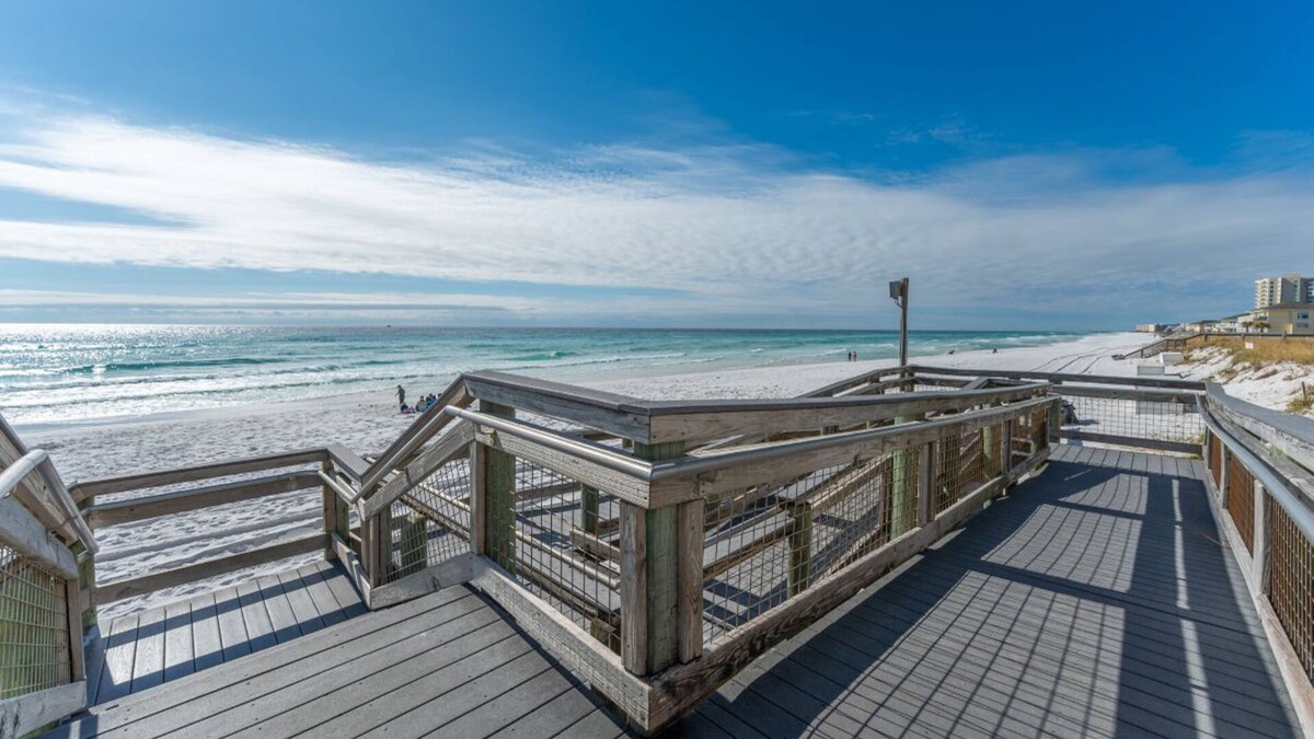 Destin House | Spacious 2 Bdrm Lakefront Townhome at Shoreline Towers