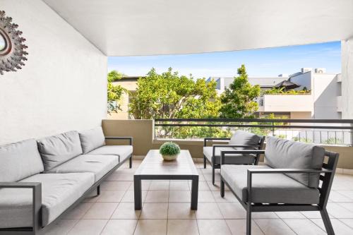 Avalon Beach Apartment | Spacious 2-Bed 2-Bath Moments from Avalon Beach