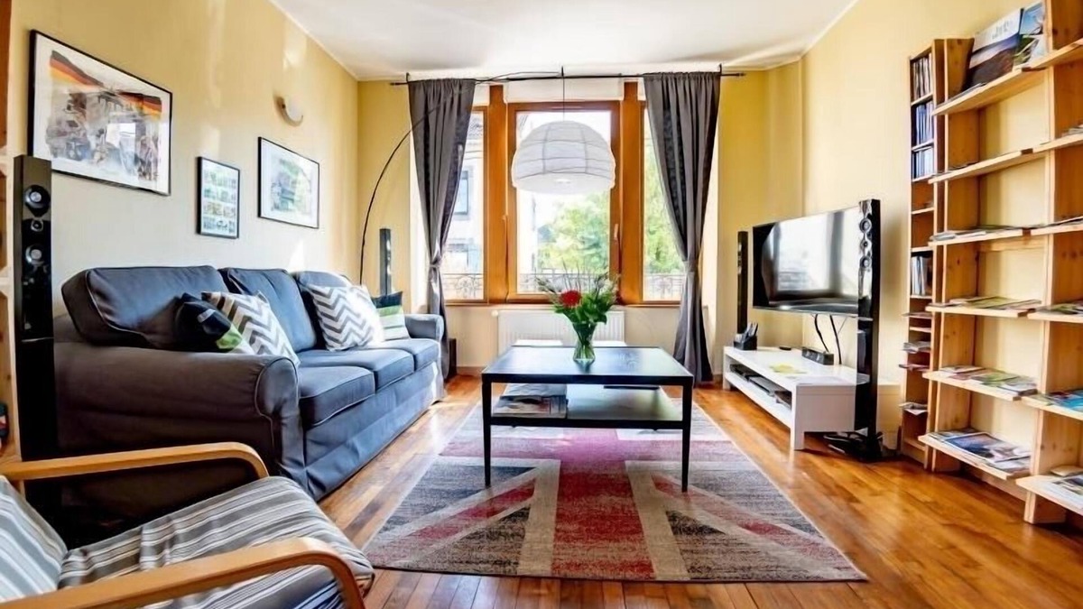 Chantraine Cottage | Spacious 2-Bed Apartment Near City Center with Garden Access & Private Parking