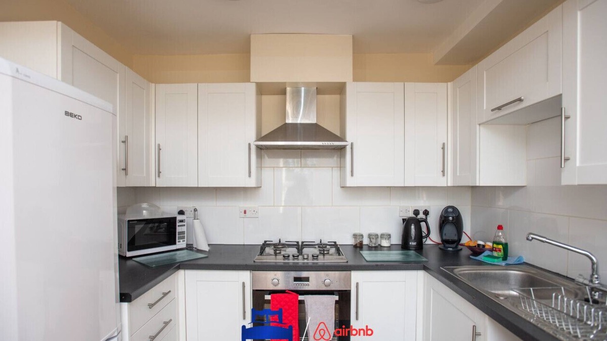 Cowley Apartment | Spacious 2 Bed Apt, sleeps 5