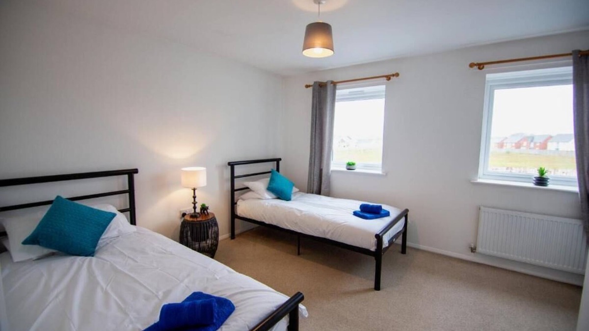 Winterbourne Earls House | Spacious 2 bed family house with garden situated between Salisbury and Amesbury.