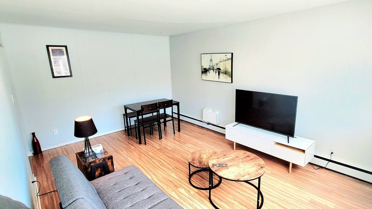 Regina House | Spacious 2 Bed Private Entire Apartment Suit in the Heart of the City