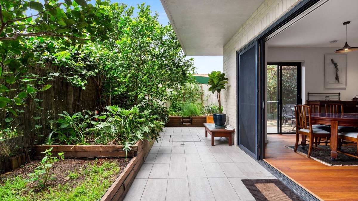 Randwick Apartment | Spacious 2-Bed Retreat with BBQ & Courtyard