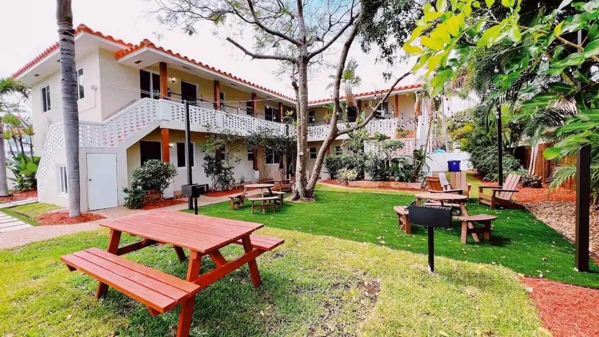 Coral Ridge Apartment | Spacious 2-Bedroom Retreat in Fort Lauderdale | Steps from Beaches & Dining