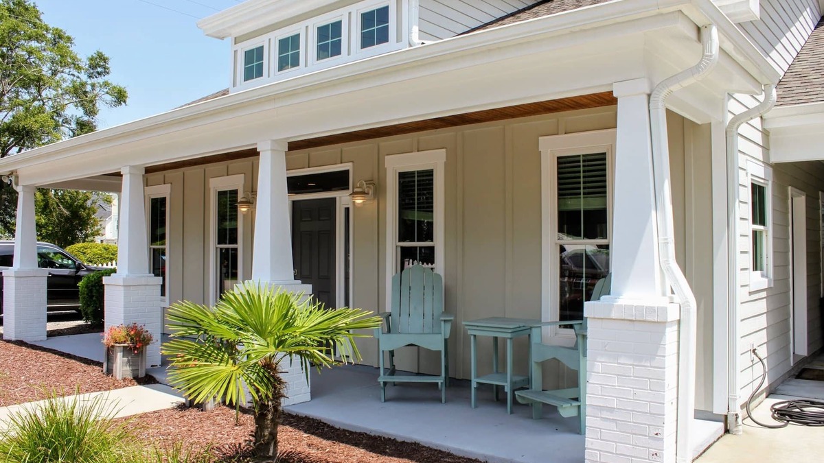 North Carolina Coast House | spacious 2 bedroom plus pull out Sofa bed, 2 bath home, no stairs, sleeps 6