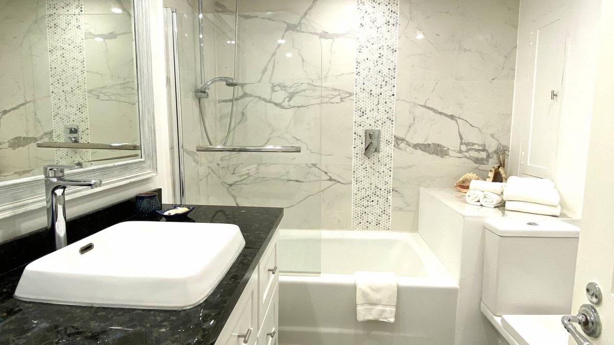 Porters Resort | Spacious 2 bedroom 2 bathroom sleeps 5, pool, tennis, beach, WiFi GB107