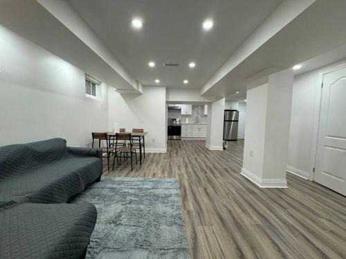 Wexford House | Spacious 2 Bedroom, 2 Bath Suite