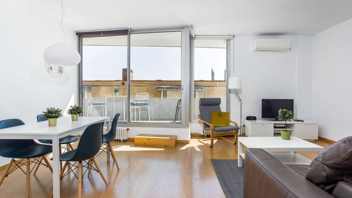 La Vila Olimpica del Poblenou Apartment | Spacious 2-Bedroom Apartment with Balcony Near the Beach