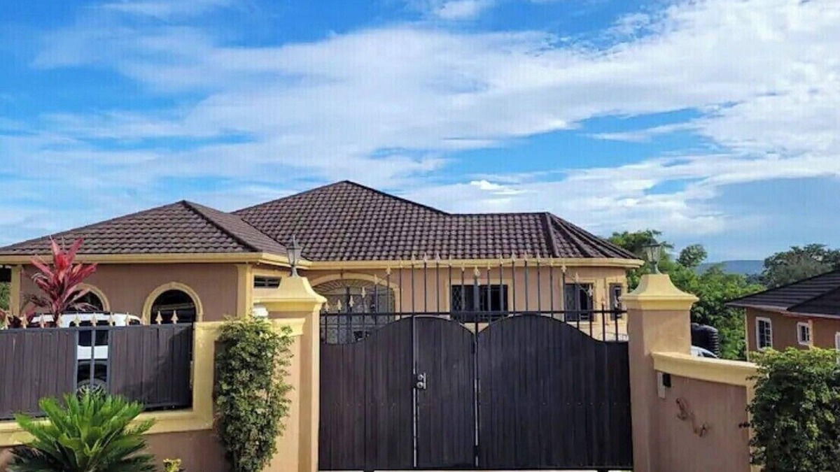 Mandeville Apartment | Spacious 2-bedroom apartment in Mandeville with hot tub ,WiFi and private garage