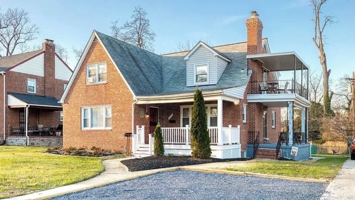 Central Forest Park Apartment | Spacious 2-bedroom apartment with WiFi, AC in charming Baltimore