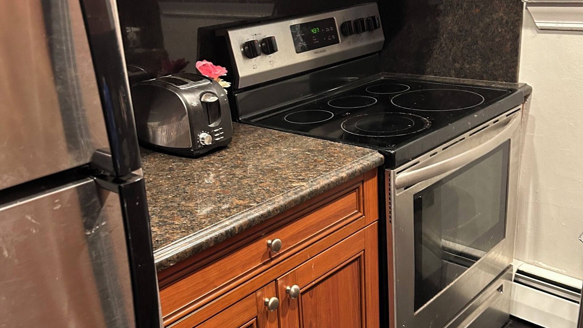 Hauppauge Apartment | Spacious 2-bedroom apartment with AC, WiFi in charming Hauppauge, NY