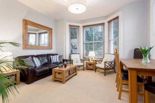 Westbourne Apartment | Spacious 2 Bedroom Apartment in Westbourne