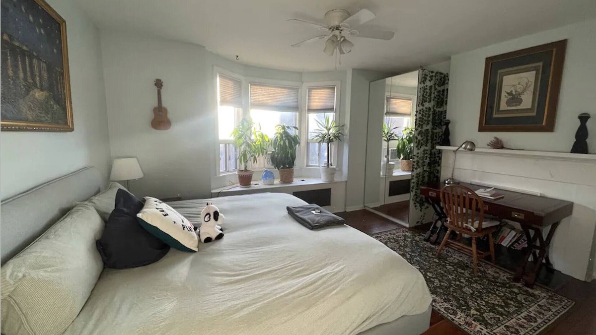 Seaton Village House | Spacious 2 Bedroom Apartment with Sun Room in Great Area Close to Subway