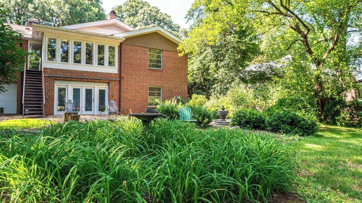 Oakwood Historic District Apartment | Spacious 2-bedroom apartment in historic Hickory neighborhood