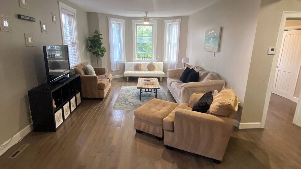 Top of the Hill Apartment | Spacious 2-bedroom apartment in fabulous Newport with AC, WiFi. Great location!