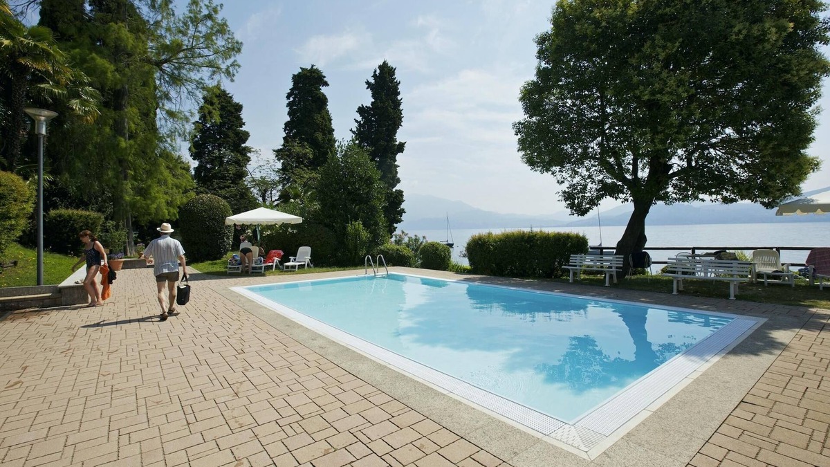 Gonte Apartment | Spacious 2 bedroom apartment with 2 balconies, pool and lake access