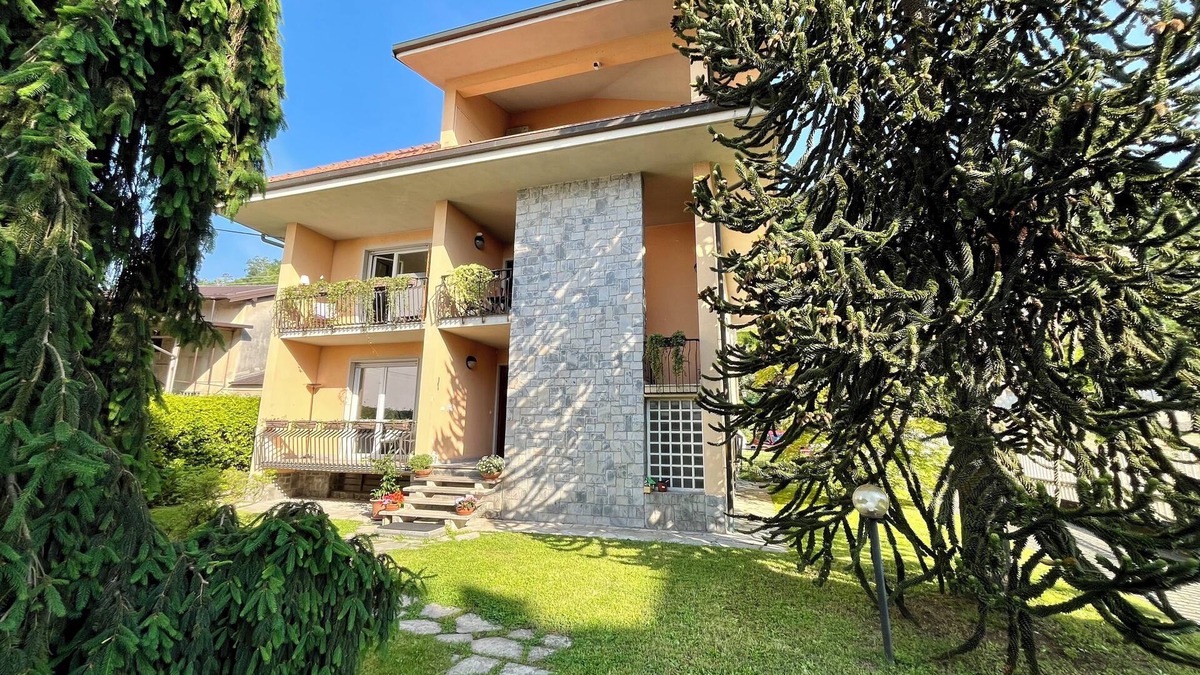 Arona Apartment | Spacious 2-bedroom apartment with garden in AronanCIN: IT003008C2OOZK44VN