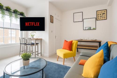 East Acton Apartment | Spacious 2 Bedroom Apartment with Three Beds and Free Parking near Wembley