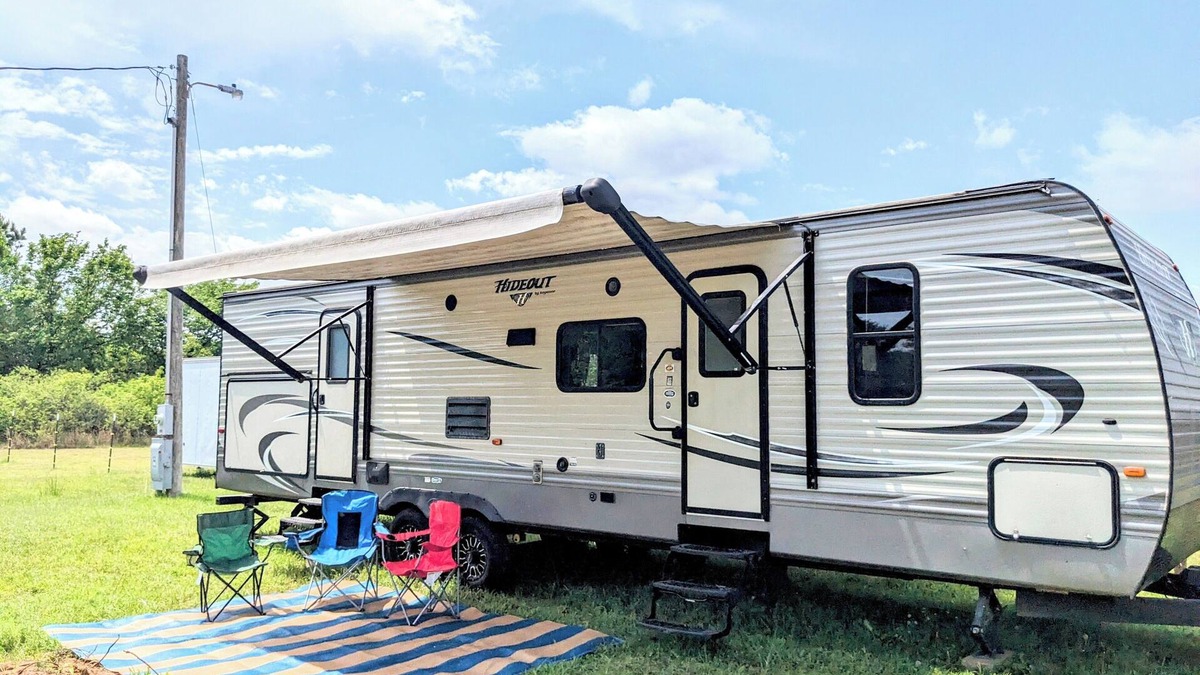 Wheatland House | Spacious 2 Bedroom Bunkhouse RV, Farm View, Family and Dog Friendly