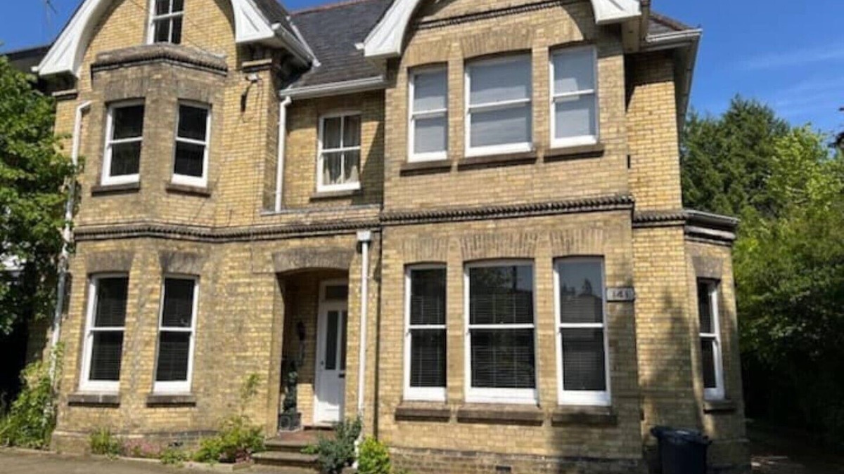 Reigate Apartment | Spacious 2 Bedroom Serviced Apartment in Reigate, Surrey