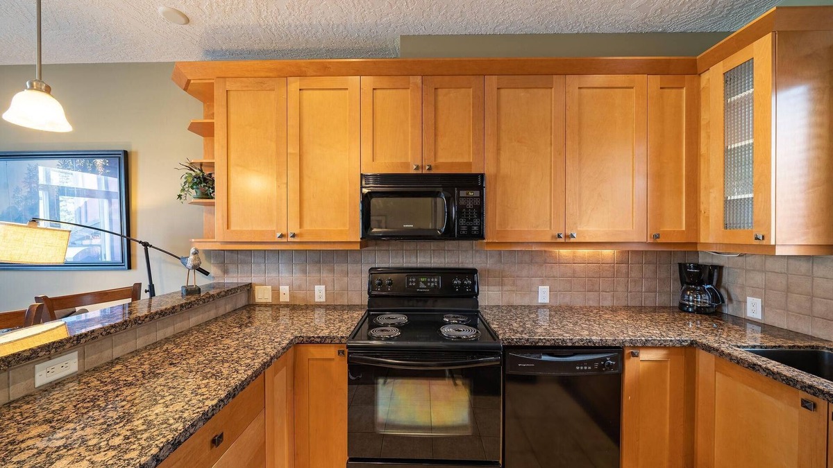 Sooke Cottage | Spacious 2 Bedroom Townhome, Sooke