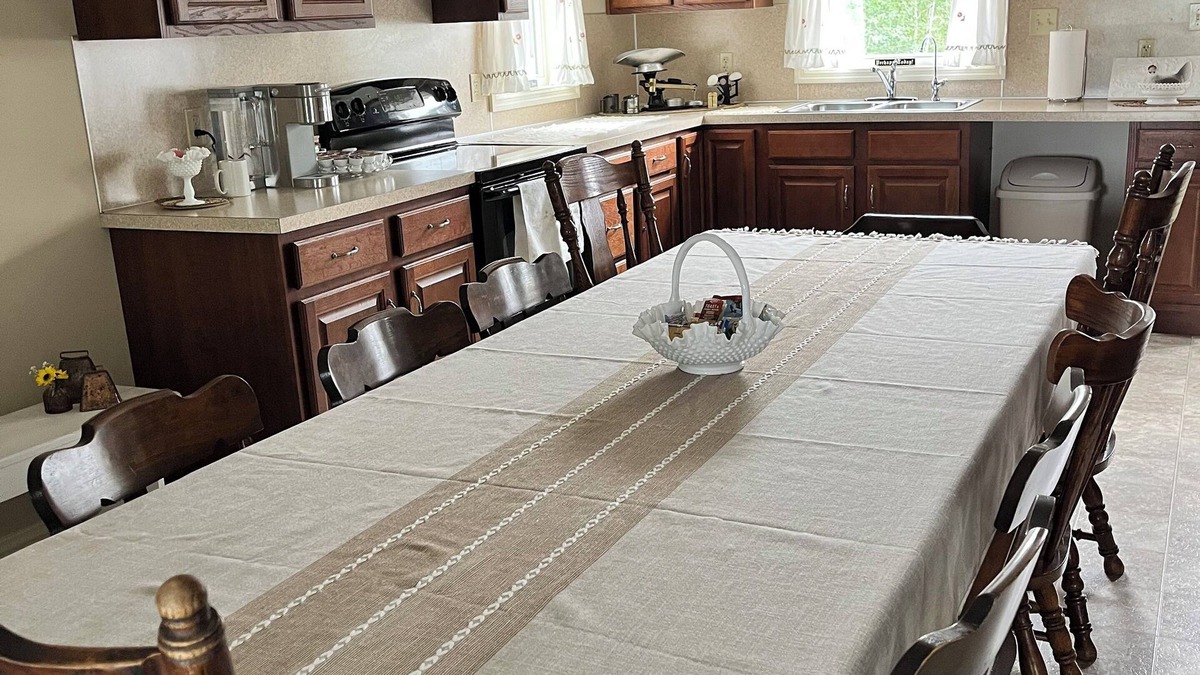 Witmer Cottage | Spacious 2-bedroom cottage ideal for Scrapbooking and Quilting retreats.