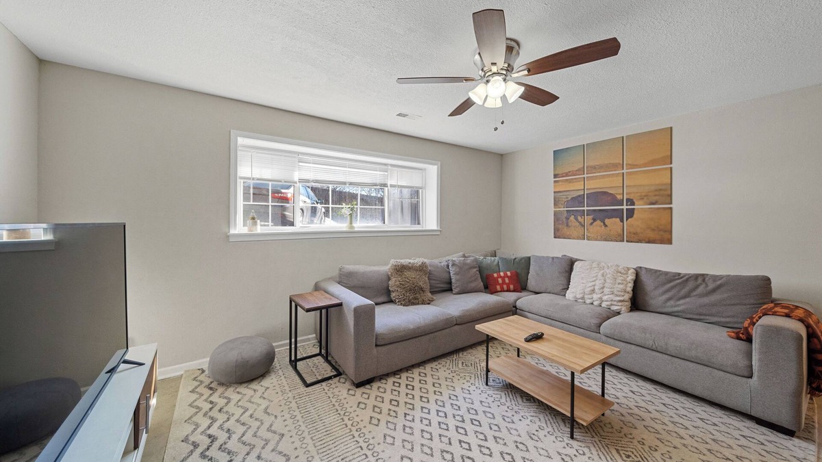 Hanover Place Apartment | Spacious 2 Bedroom Apartment in Heart of Midtown