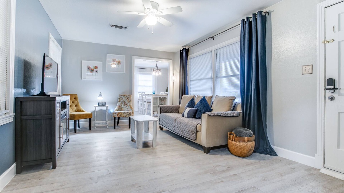 Pasadena House | Spacious 2 BR Fully Equipped Near Downtown/Galveston