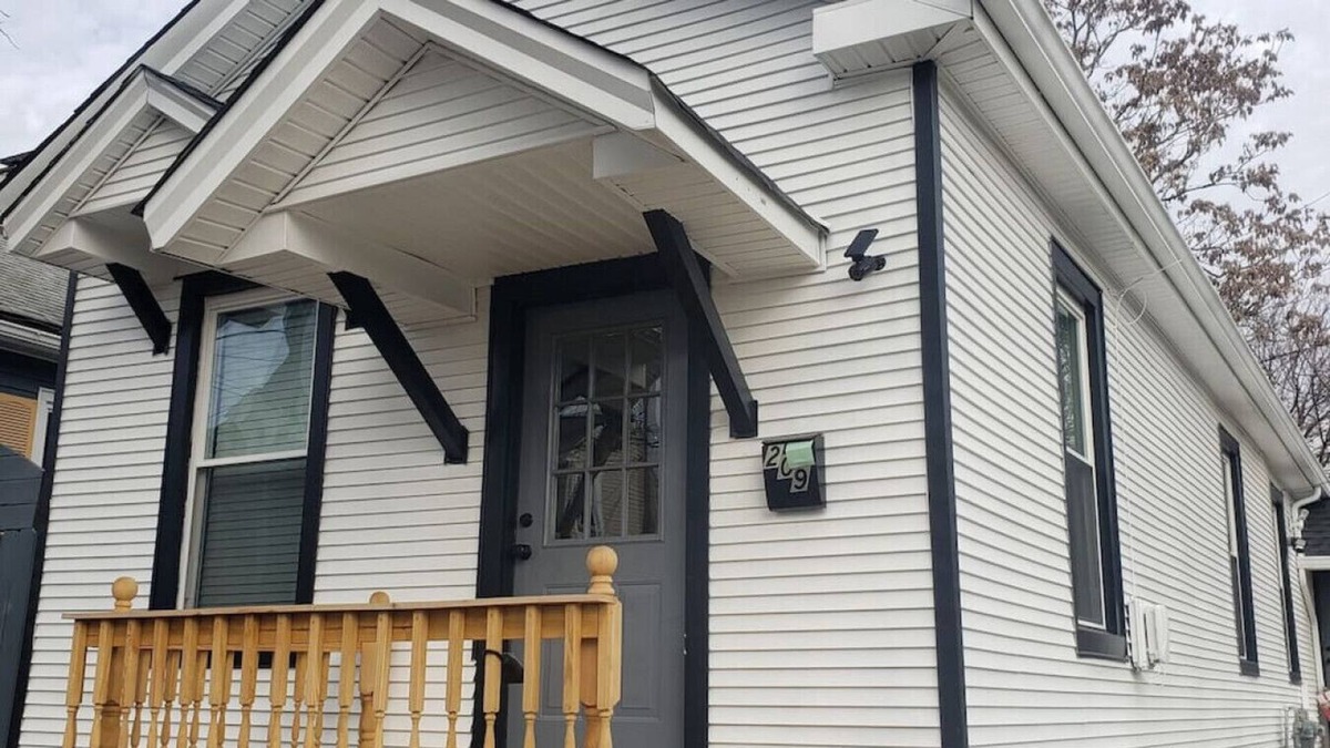 Ludlow House | Spacious 2 BR home minutes from Downtown Cincy!