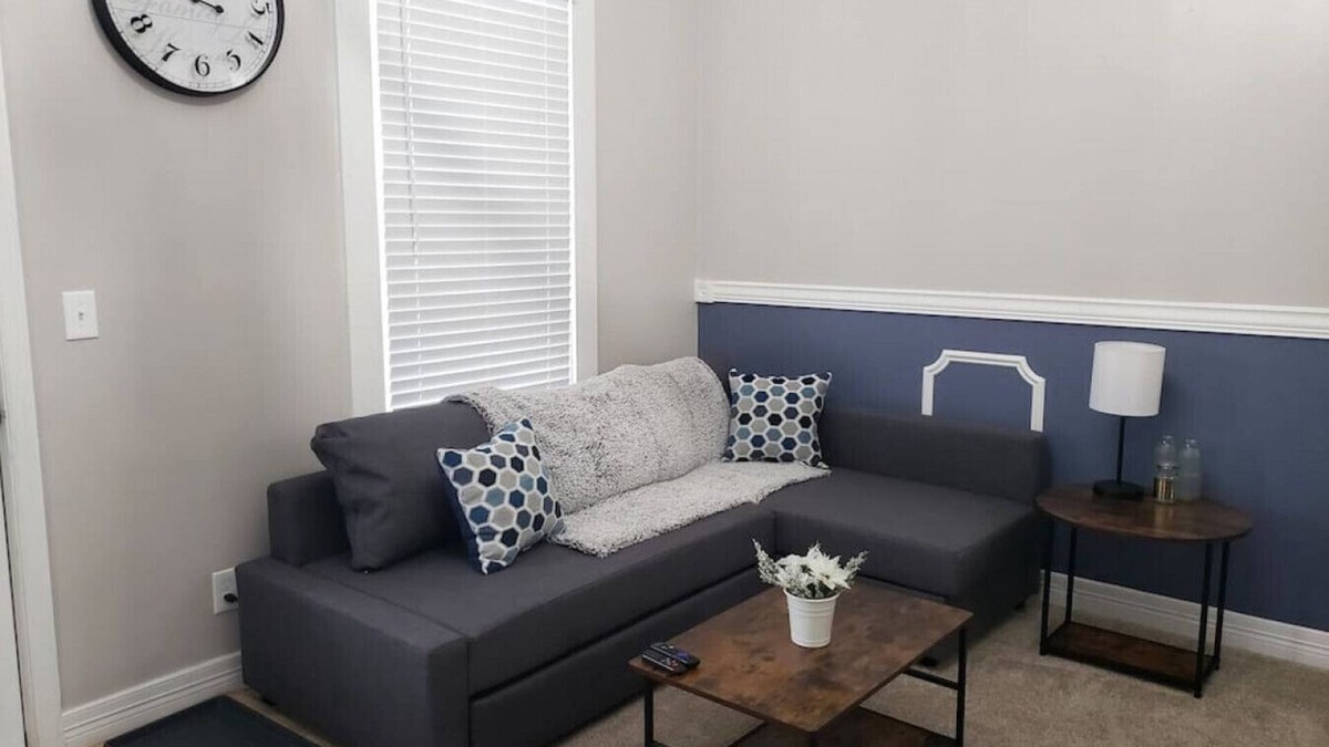 Ludlow House | Spacious 2 BR home minutes from Downtown Cincy!