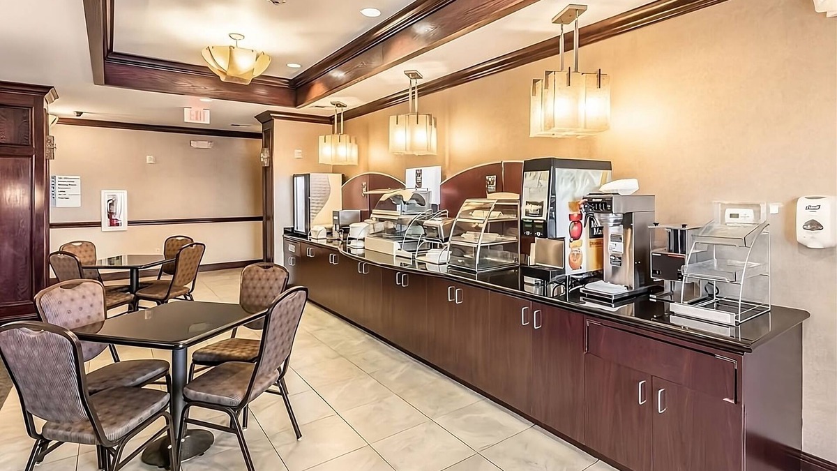 Mineral Wells House | Spacious 2 King Beds Room w/Free Parking + Breakfast! Near Clark Gardens