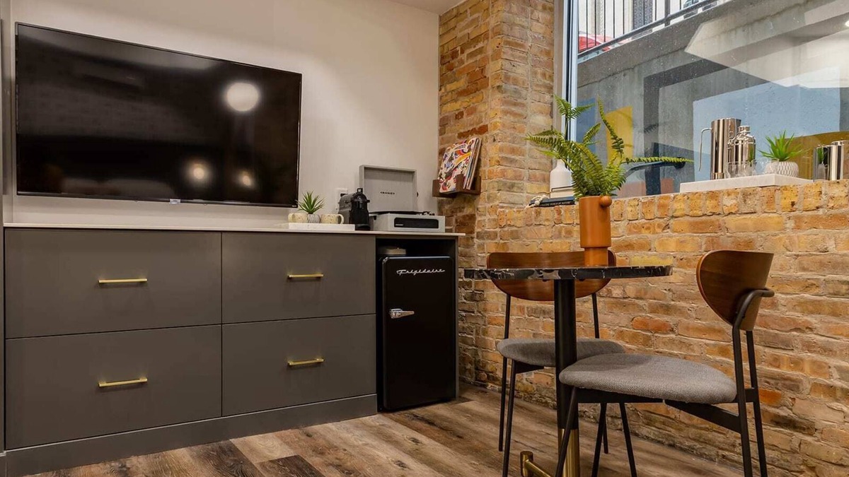Downtown Apartment | Spacious 2 King Suites – The Finnley Hotel