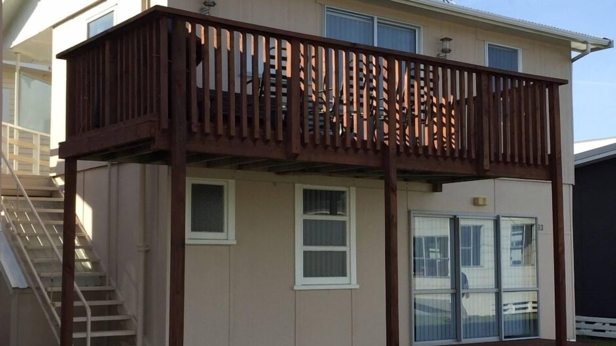 Urenui House | Spacious 2 storey Bach